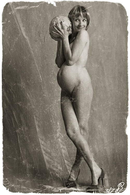 nudepageant:  Modernistka 1 by Victoria Vladimirovna 