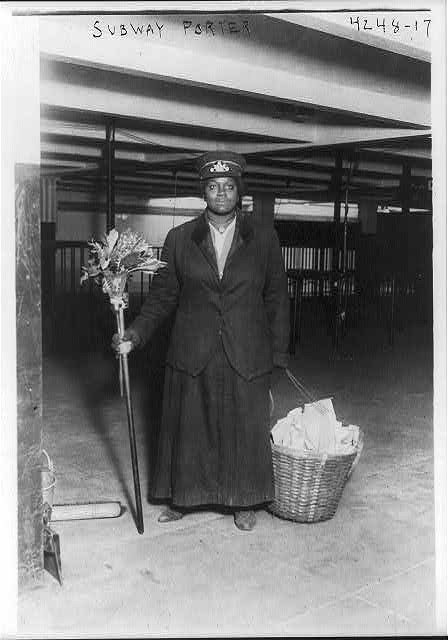 heytoyourmamanem:  “Women subway workers, N.Y.C., 1917: African American porter posed with cle