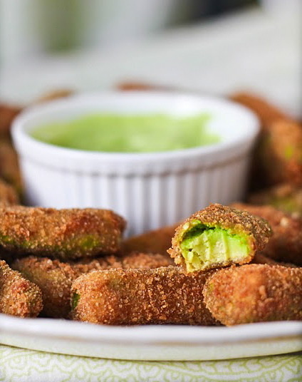 vicious-beauty:      Avocado Fries Recipe Serves 2  Ingredients Peanut or Canola Oil ¼ Cup Corn Starch 2 Large Eggs 1 Cup Panko Bread Crumbs 1 Large, Firm but Ripe Avocado (pitted, peeled, and sliced into ½-in wedges) 1 Lime Wedge Directions