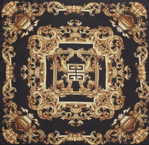 Givenchy makes some hypnotic patterns you cant help to be drawn in 