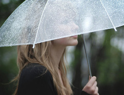 1dosedeloucura:  Amigo, nada cai do céu além da chuva, então trate de correr atrás dos seus sonhos. (1 dose de loucura ♣) 