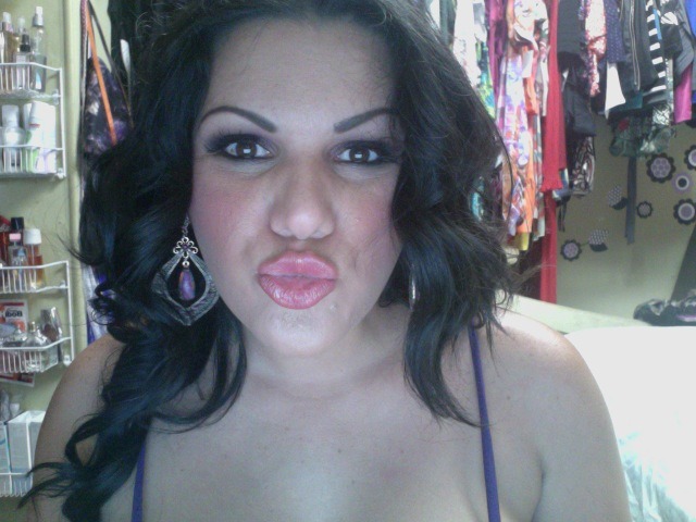 un beso para todos y que tengan buenas noche a big kiss to every one and good night