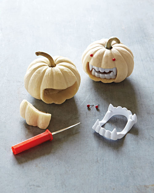 newqueenbee:  downlo:  Cute vampire pumpkins: Tools &amp; Materials Thumbtack