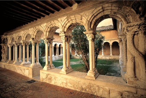 ysvoice: | ♕ |  Courtyard of the Closter - Aix-en-Provence   |  by © OT Aix