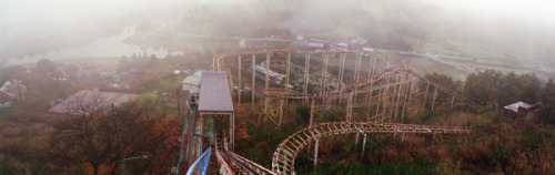 grayceemaycee:  tazlpd:   An abandoned amusement park in Japan  kinda creepy  Love this! 