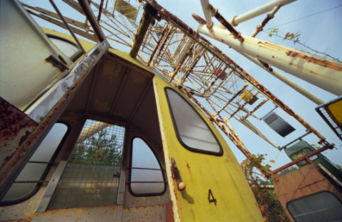 grayceemaycee:  tazlpd:   An abandoned amusement park in Japan  kinda creepy  Love this! 