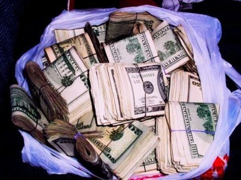 blazed-nconfused:  Pockets soo thick looks like i be wearin thigh paads.