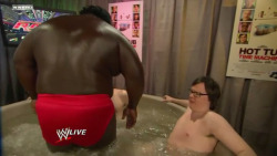 speedochubby:  mark henry wearing speedo