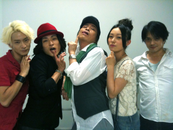 was looking for more pics and i found this!!  they´re great!!  XD 