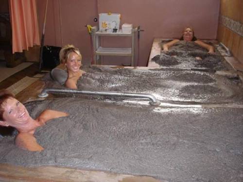 soakingspirit:  soakingspirit: OHHH! YES MUD BATHS! :)  Calistoga, CA, U.S.A.. By dreamin4u511