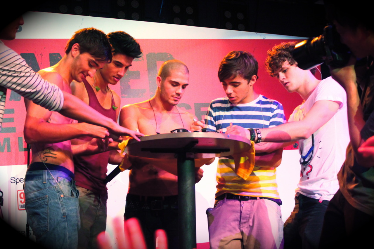 undisclosedunderdogs:  Autographing their album and shirt to be given away. The Wanted