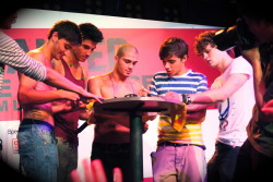 Undisclosedunderdogs:  Autographing Their Album And Shirt To Be Given Away. The Wanted