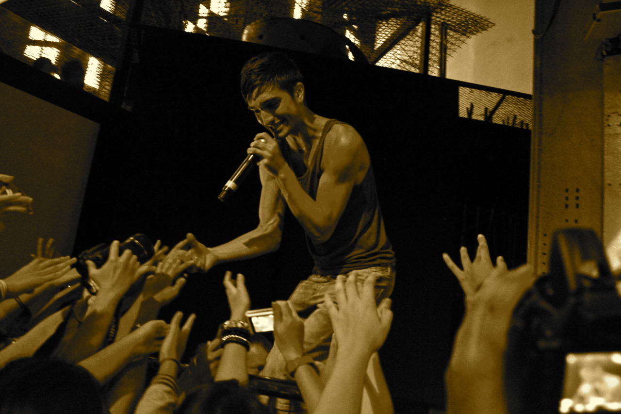 undisclosedunderdogs:  Tom Parker’s Biceps! The Wanted Showcase, Singapore 2011. 