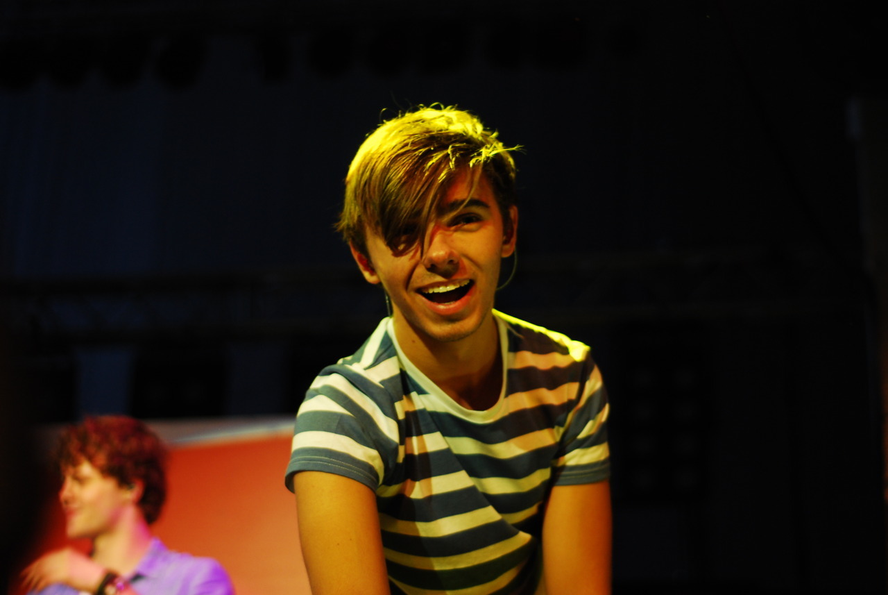 fallingover:  Nathan Sykes (TW in Singapore, 17 Sept 11) Had an amazing Wanted Weekend