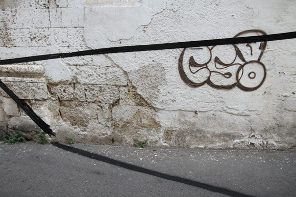 bathoryelf:   Graffiti simple, pero con perspectiva Visto AQUÍ  Una obra de arte