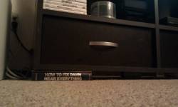 epic4chan:  geek feed:  TV stand lost a leg,