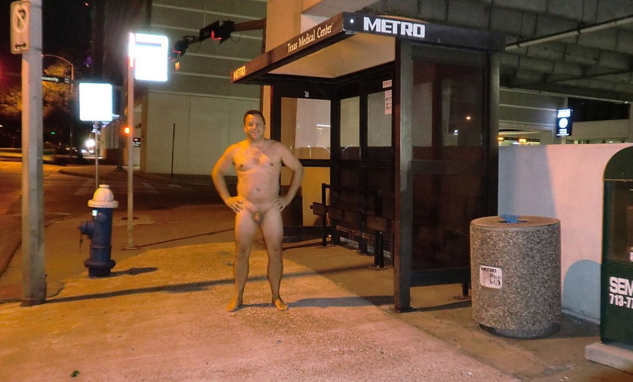 smalldicksinpublic:  I celebrate all the nudists, naturists, streakers, performers,