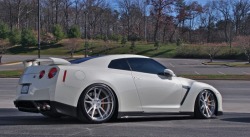 fuckyeahcargasm:  Returning status Featuring: Nissan GT-R R35