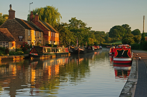 lovingtheuk:Grand Union Canal, Stoke Bruerne, Northamptonshire, England. (by Ian.L)