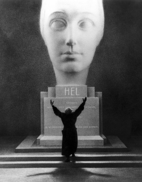 oldhollywood: Rudolf Klein-Rogge in production still from Metropolis (1927, Fritz Lang) Photo by Hor