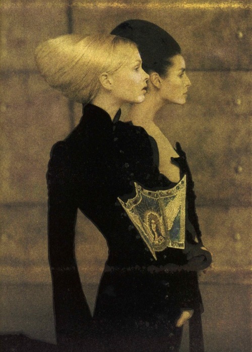 spinningbirdkick:Karl Lagerfeld / Harper’s Bazaar December 1997.