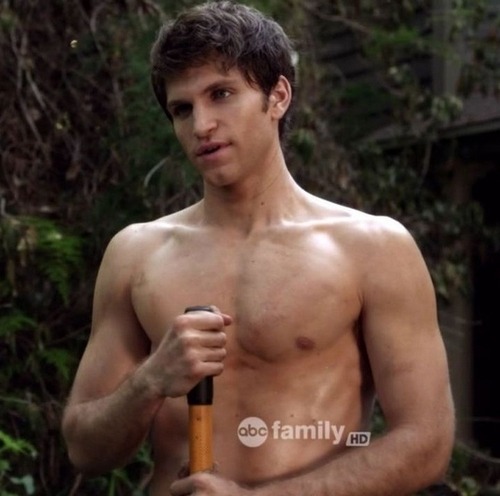 totallyfuckablelads:  Keegan Allen  Holy Moly! O.O