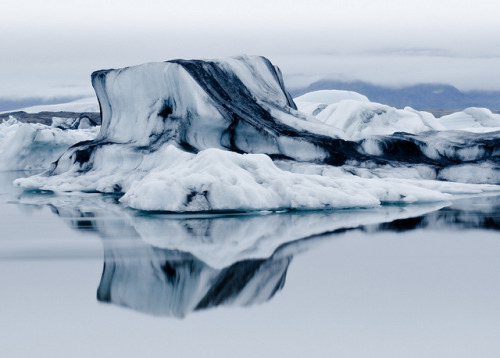 ind00rsy:Ice lagoon by tracey_h on Flickr.