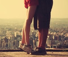 &ldquo;O amor é uma flor delicada, mas é preciso ter coragem de ir colhê-la à beira de um precipício.&rdquo; (Sthendal)