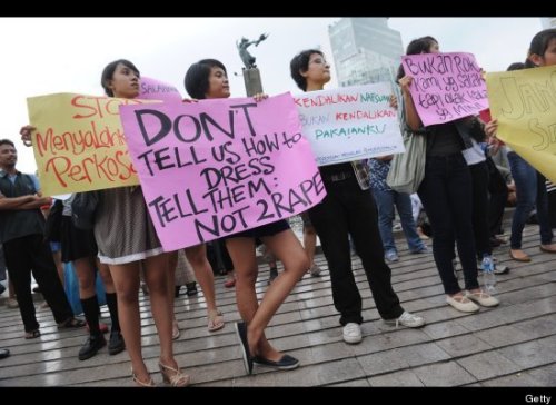 Slut Walk Jakarta!“Indonesian women stage a protest wearing miniskirts at Jakarta’s cent