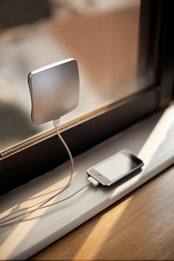 Me-Convierto-En-Geek:  Dapxs:  Solar Ipod Charger :)  Wow!! 