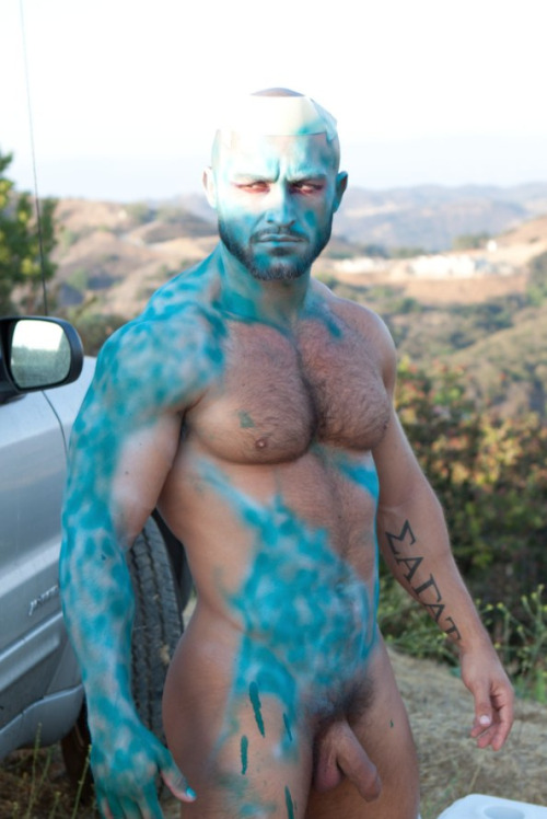 thtsnaughty:  can u guess who this is? 