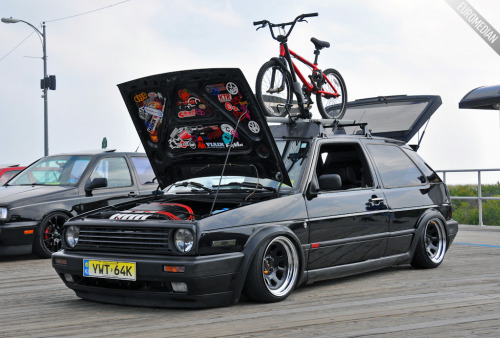 wedoitforthemoneyobviously:  fuckingwoody:  i hate volkswagens w/ roof racks that have some shitty fucking bike on them.  oooooooph 