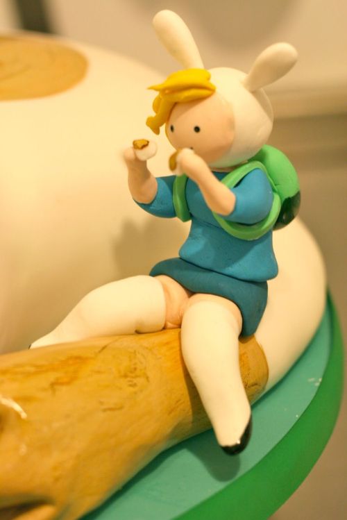 twofortwocakes:  Last week I posted this picture of a character, Fiona, from the cartoon Adventure Time in progress. Here is the finished cake. A few weeks ago, a man contacted me about making his wife’s birthday cake. His wife is an animator and her