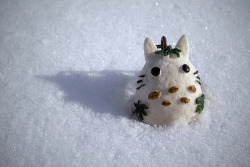 majorasbitch:  ohmyasian:  2081. Totoro Snowman.