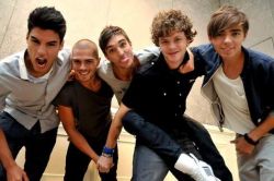 smilingw0nthideit:  legit dying over Nath’s hair right now.  Just like to point out&hellip;Jay.Max.Holding hands :&rsquo;) N'AWWWHH!