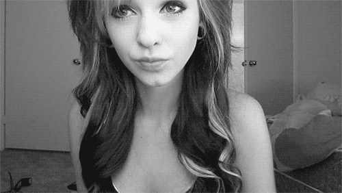 itslifedear:  Negrite o que for verdade   Menina Menino Tem mais de 10 anos  Adora sair  Adora ficar em casa  Prefere PC do que TV  Gosta de Justin Bieber  Curte  Lady Gaga (I’m Little monster bitch) Ama tumblr  Já teve um amor virtual 