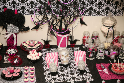 It’s like the inside of my brain! How did I miss this when it was posted earlier? Thank you, madziontist, for calling my attention to it!
“ 365daysofhalloween:
“ Halloween dessert table
”
LADY JILLIBEAN LADY JILLIBEAN
LOOKIT!! *points and squeals*
”