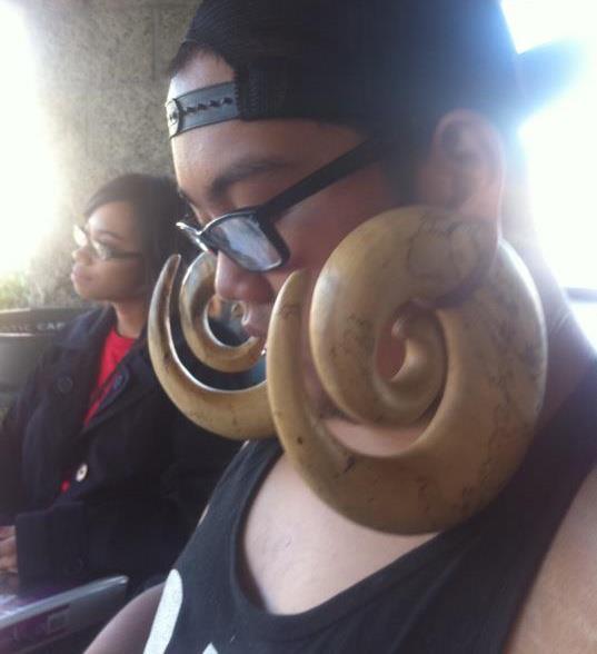 thetemperamentalgoat:  punkrockmomjeans:  Someone please tell this hipster fuck the