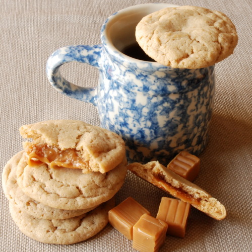 a-little-bit-of-that: brandnewjones: glutenfreesingle: Caramel stuffed apple cider cookies. The lack