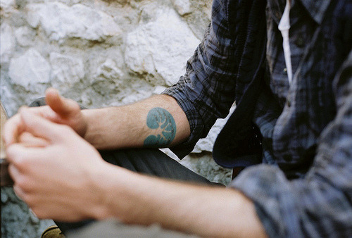 ihavealwayslovedu:  Eu sei que eu deveria pensar menos na dor que você tem me causado. Pensar mais em uma felicidade. Porém, no momento, a única felicidade que eu preciso é ter você. (ihavealwayslovedu) 