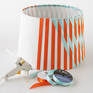 a-ladys-findings:  DIY: Easy no-sew ribbon project - make a crisscross lampshade! Love it! Click here for detailed instructions > 