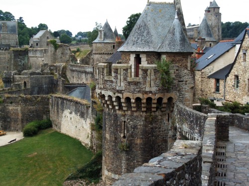 medievallove:Fougères castle, Brittany, France.12th c.