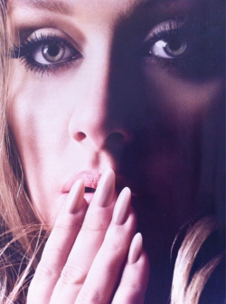 hugh-laurious:  terrorinyoureyes:  her nails and eyes are amazing!
