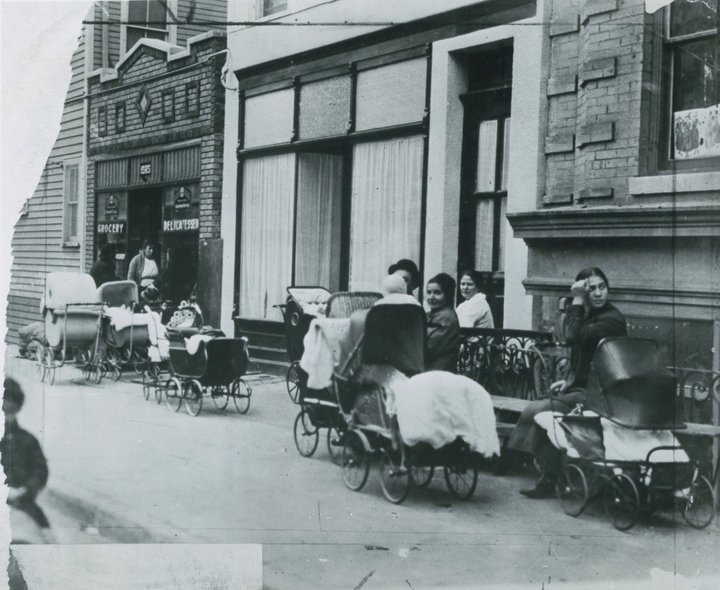 pplm:  We found this photo in our archives: it’s the first birth control clinic