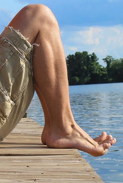 curly toes&hellip;.