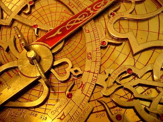 staceythinx:  Astrolabes are used to calculate how the sky will look at a specific