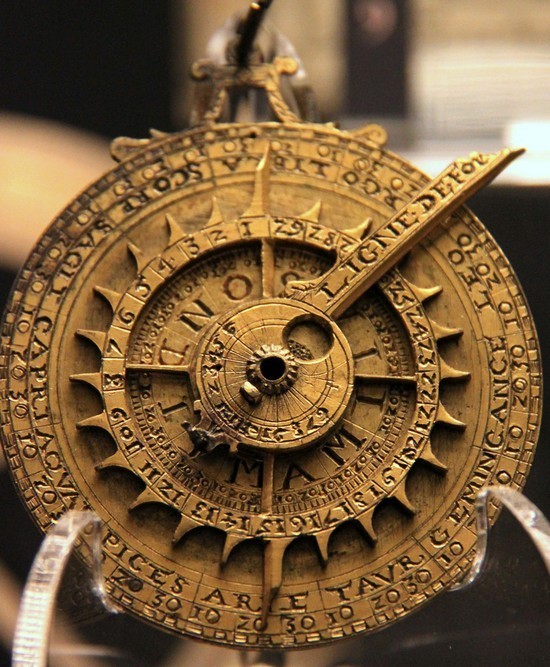 staceythinx:  Astrolabes are used to calculate how the sky will look at a specific