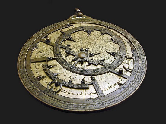 staceythinx:  Astrolabes are used to calculate how the sky will look at a specific