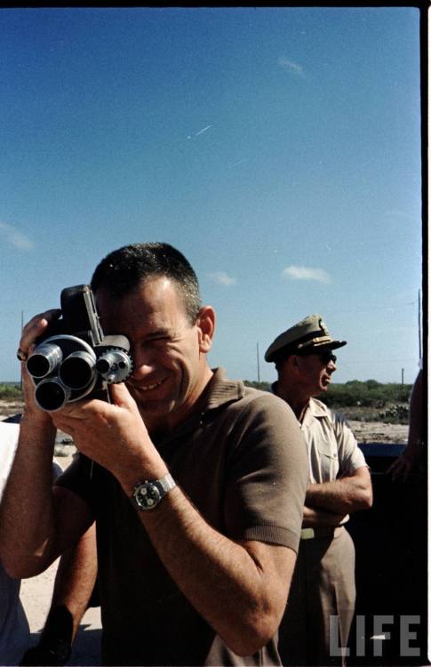 coldlikedeath: lightthiscandle: Deke Slayton gets into a camera war with photographer Ralph Morse, F