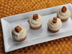 365daysofhalloween:  Caramel Apple Cupcakes